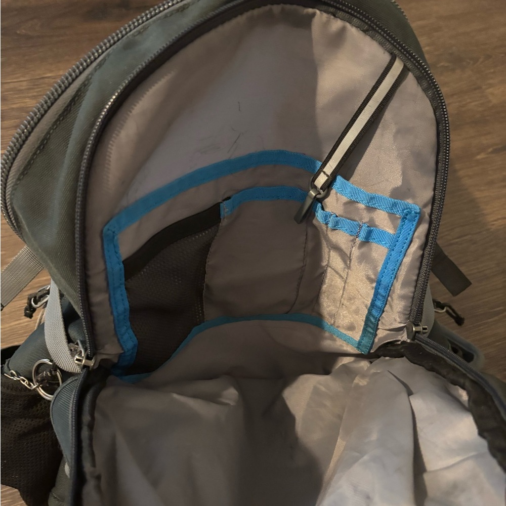Columbia backpack - Picture 2 of 4